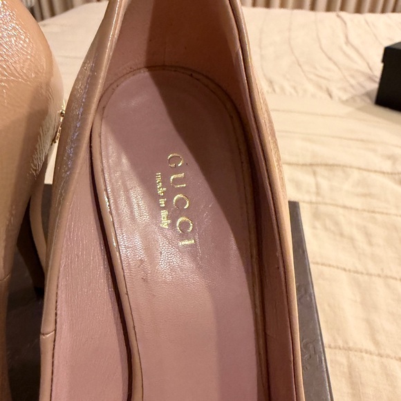 Gucci Women's Beige Patent Leather Heels. Size 7 - Picture 2 of 8